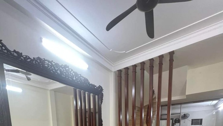 BÁN GẤP LUÔN NHÀ Nguyễn Đức Cảnh, Hoàng Mai 44 m2 x 5T Lô góc Ô Tô đỗ cửa SĐCC. Chỉ hơn 5 tỷ